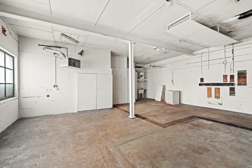 More Photos Of 3701 N Holton St, Milwaukee Manufacturing For Sale