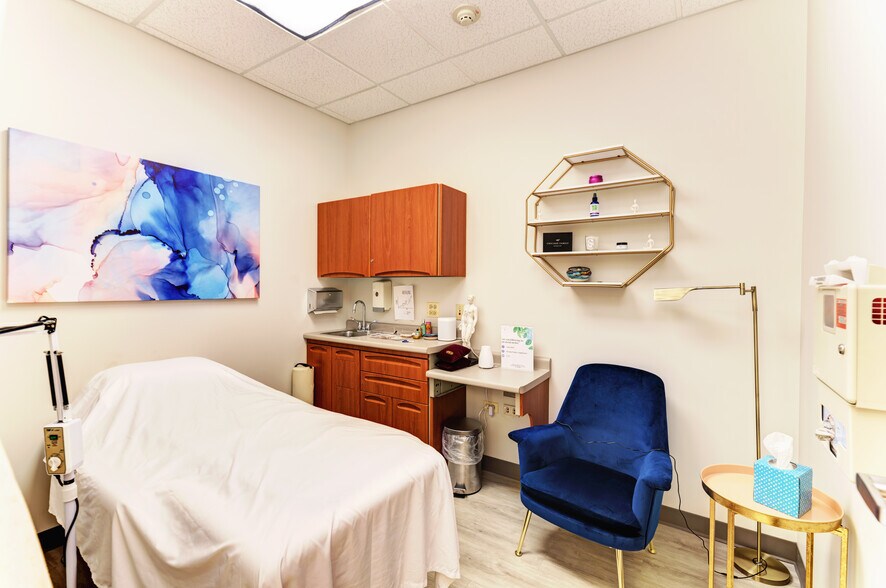 More Photos Of 2550 Compass Rd, Glenview Medical For Sale