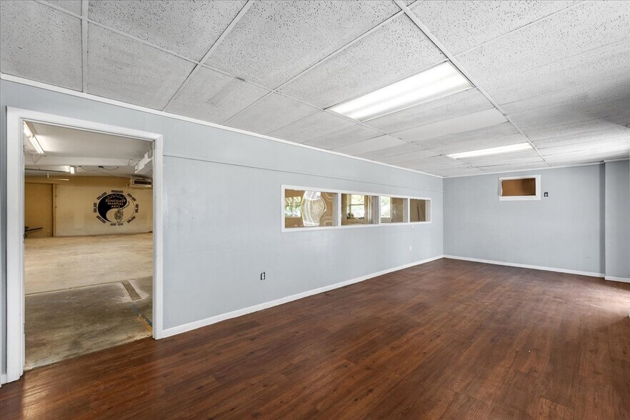 More Photos Of 1901 13th Ave N, Saint Petersburg Distribution For Lease
