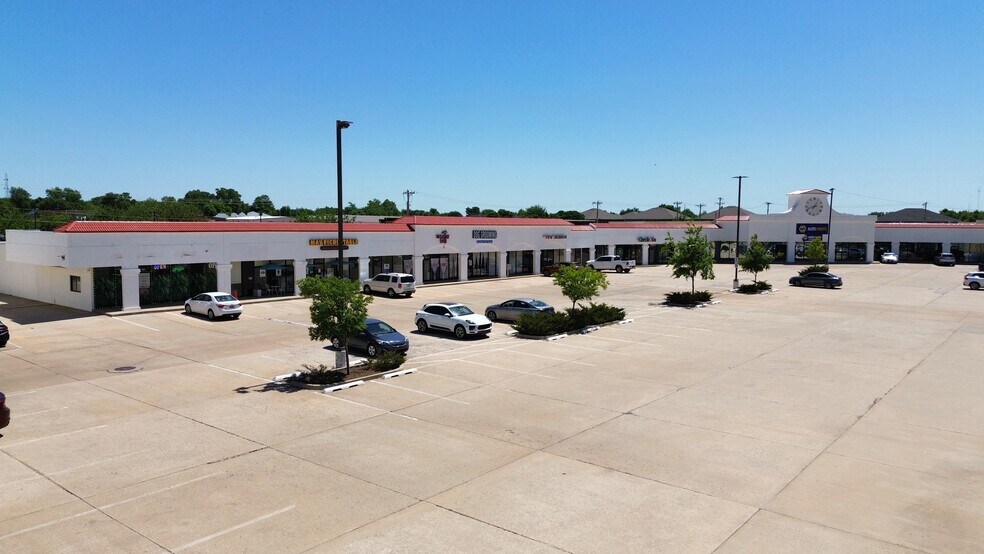 More Photos Of 800-828 W Edmond Rd, Edmond Unknown For Lease