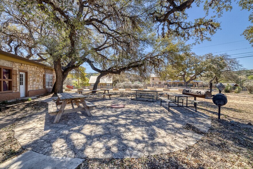 More Photos Of 49 Encino Dr, Concan Convenience Store For Sale