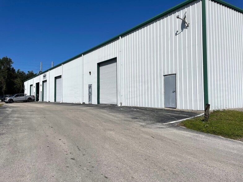More Photos Of 21422 Carson Dr, Land O' Lakes Warehouse For Sale