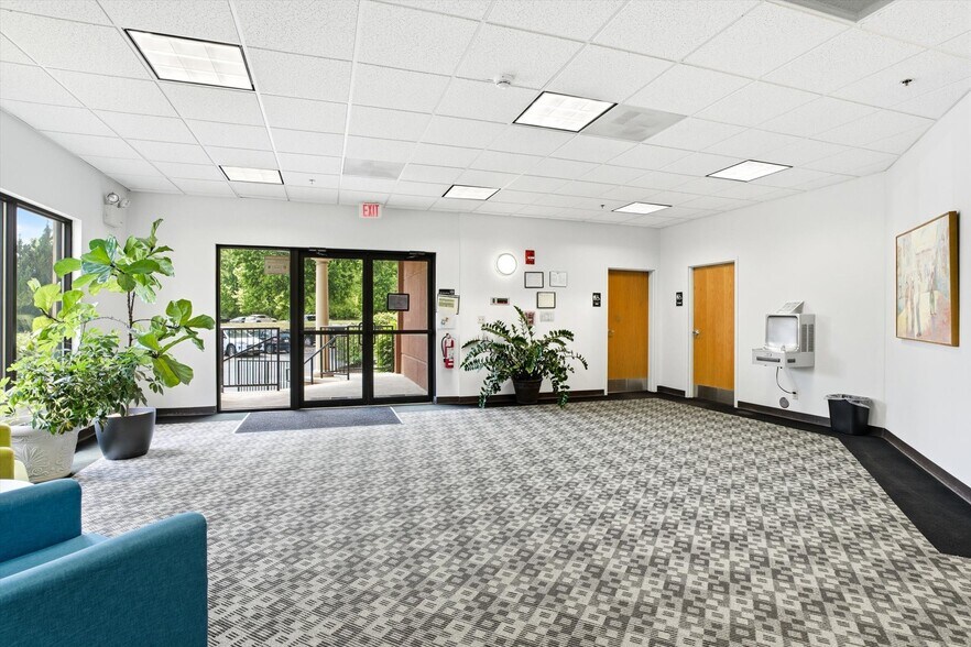 More Photos Of 15 Roszel Rd, West Windsor Office For Sale