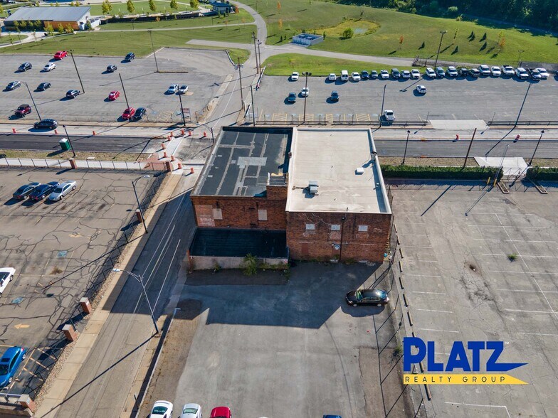 More Photos Of 208 W Front St, Youngstown Bar For Lease