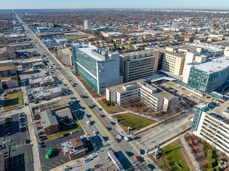 More Photos Of 4400 W 95th St, Oak Lawn Medical For Lease