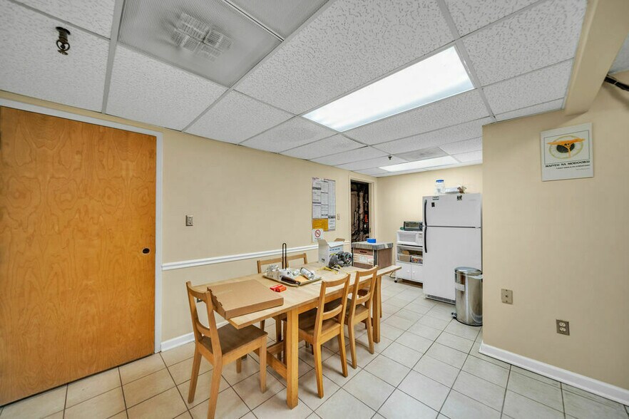 More Photos Of 10801 Connecticut Ave, Kensington Office For Sale