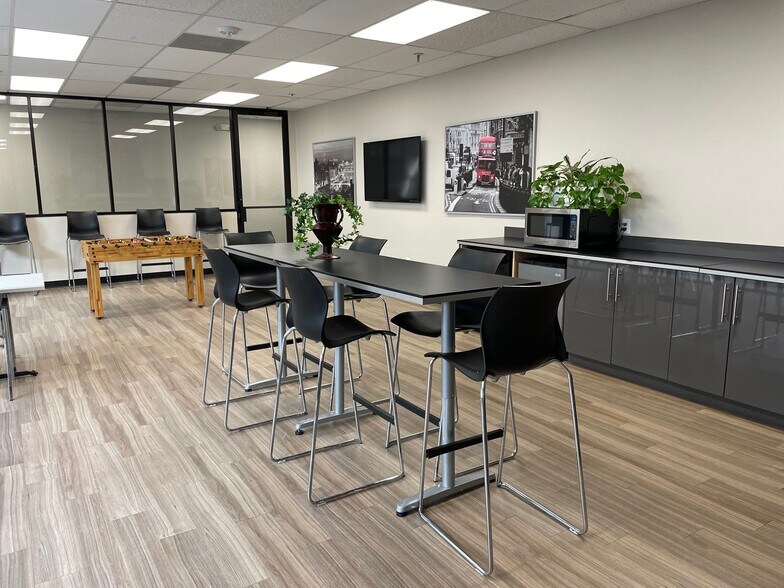 More Photos Of 222 Pennbright Dr, Houston Office For Lease