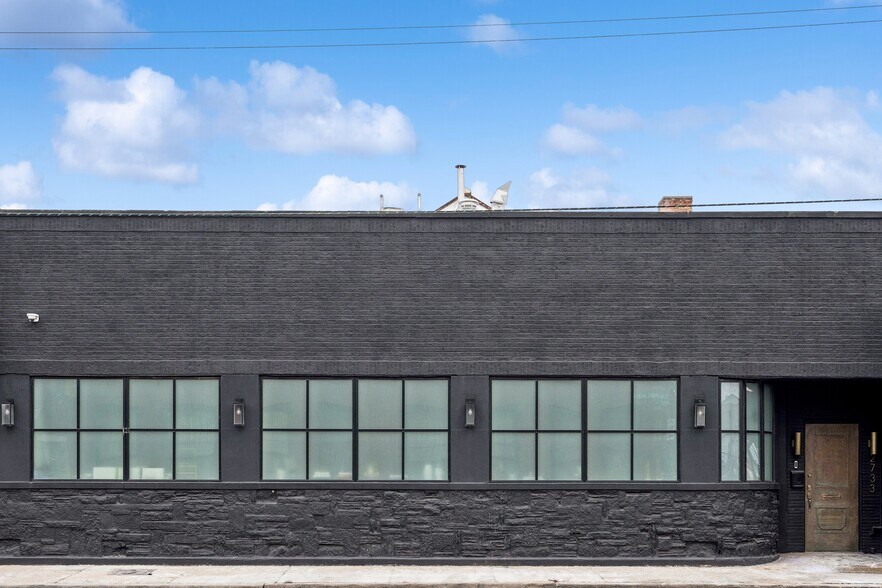 Primary Photo Of 2733 N Pulaski Rd, Chicago Showroom For Sale