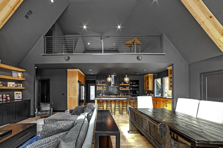 More Photos Of 446724 E 390 Rd, Langley Hotel For Sale