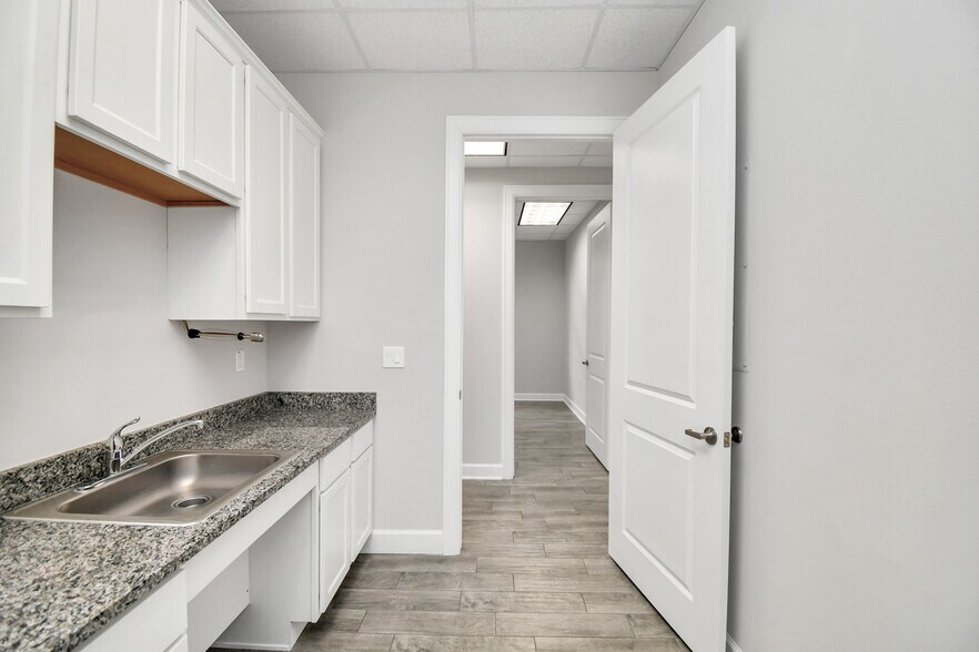 More Photos Of 830 Julie Rivers Dr, Sugar Land Unknown For Lease