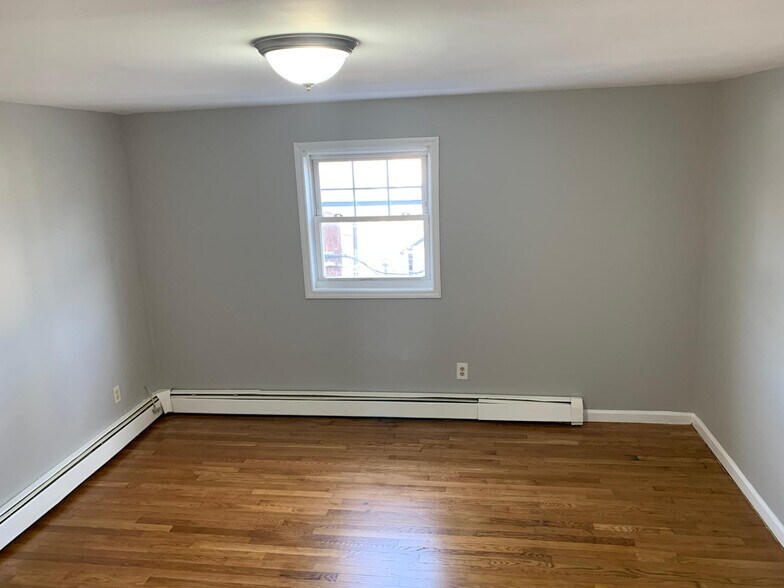 More Photos Of 443 Jackson Ave, Elizabeth Storefront Retail Residential For Sale