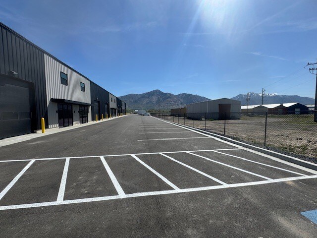 More Photos Of 1597 N 750 W, Harrisville Showroom For Sale