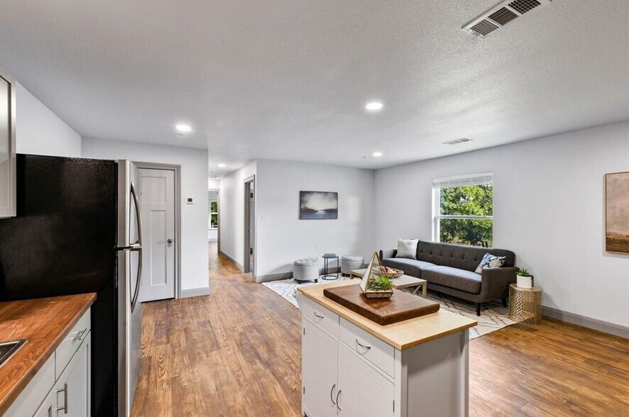 More Photos Of 618 Live Oak St, Blanco Apartments For Sale