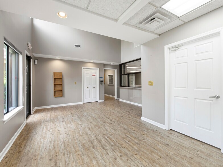 More Photos Of 1998 Hendersonville Rd, Asheville Medical For Sale