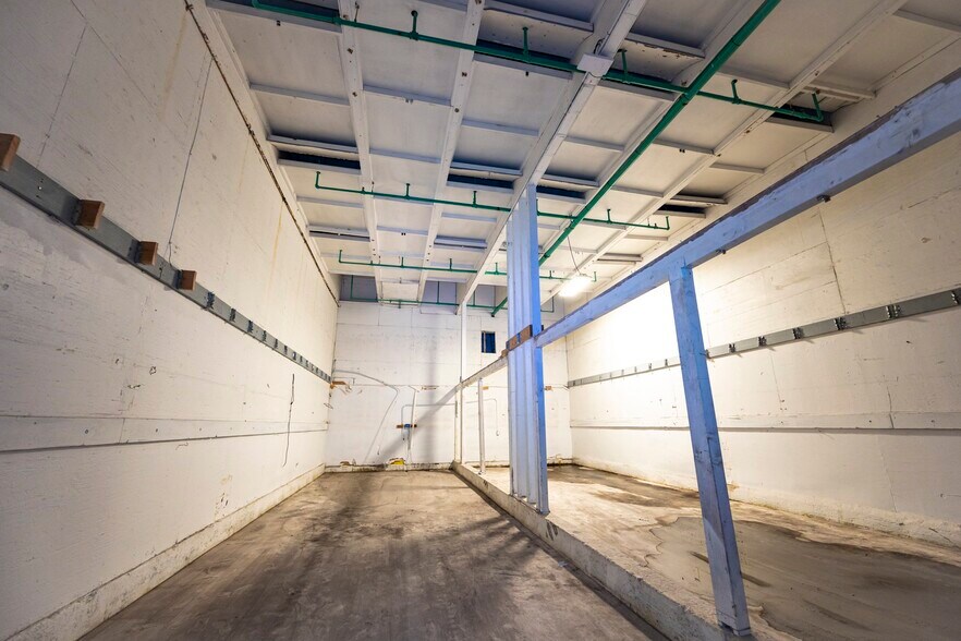 More Photos Of 200 N Uruapan Way, Dinuba Warehouse For Sale