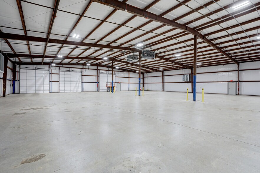 More Photos Of 6401 Centennial Blvd, Nashville Warehouse For Lease