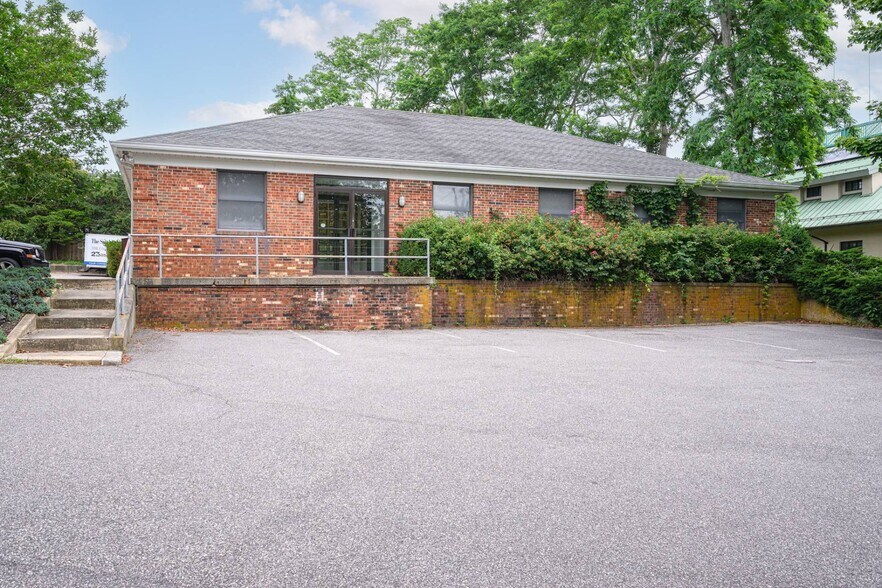 Primary Photo Of 135 Windmill Ln, Southampton Office For Sale