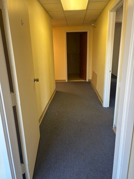 More Photos Of 12 Salters Creek Rd, Hampton Office For Lease