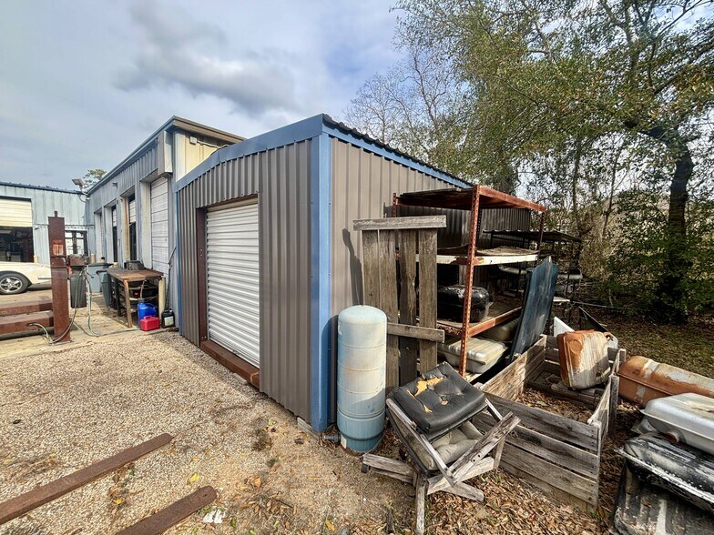 More Photos Of 1700 N Loop 336 E, Conroe Auto Repair For Lease