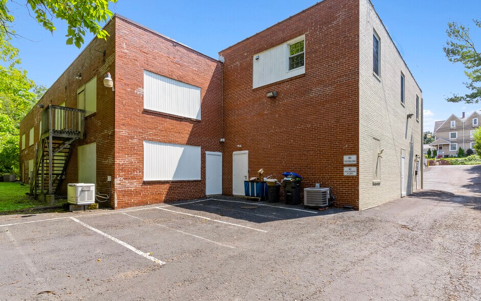 More Photos Of 113 E Chestnut St, Souderton Self Storage For Lease