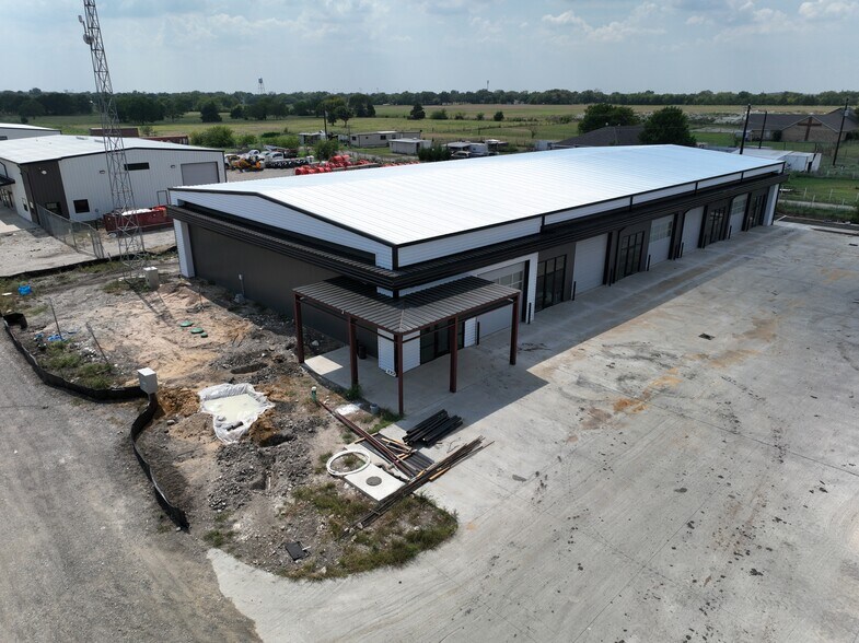 More Photos Of 1011 Industrial Way Dr, Anna Industrial For Lease