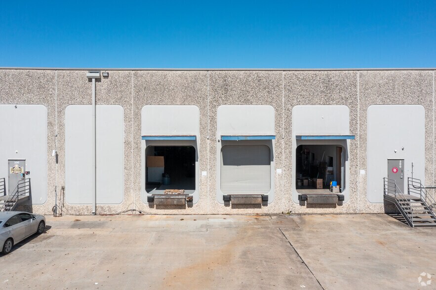 More Photos Of 16802 Barker Springs Rd, Houston Warehouse For Lease