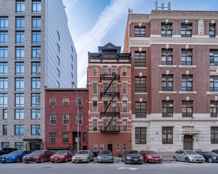 More Photos Of 67 Pitt St, New York Apartments For Sale