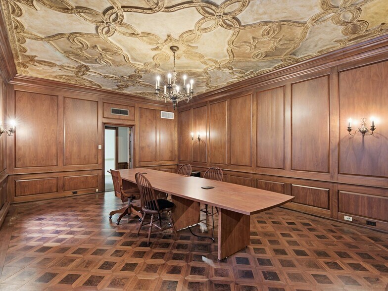 More Photos Of 121-123 E King St, Lancaster Office Residential For Sale
