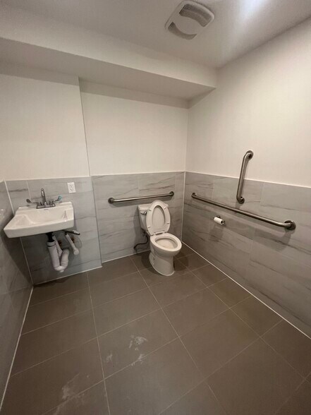 More Photos Of 5216 Roosevelt Ave, Woodside Apartments For Sale