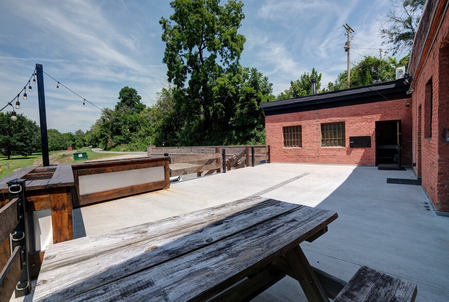 More Photos Of 11 Railroad St, Murphy Research And Development For Sale