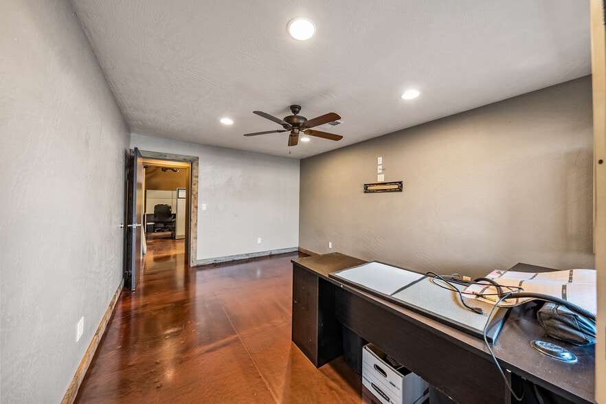 More Photos Of 3811 Crater Lake Hwy, Medford Warehouse For Sale