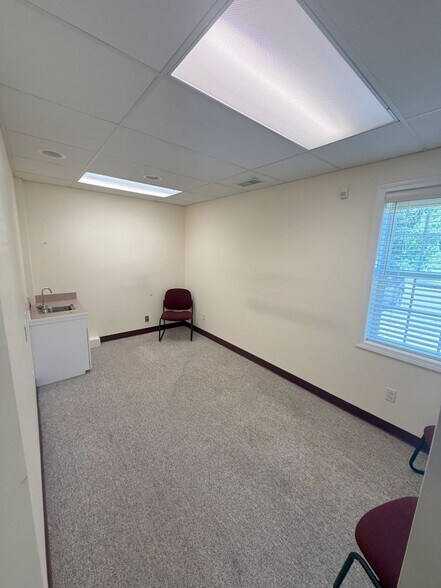More Photos Of 5 Durham Rd, Guilford Medical For Lease