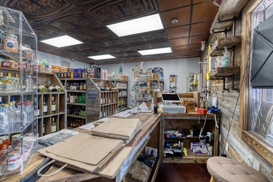 More Photos Of 49 Encino Dr, Concan Convenience Store For Sale