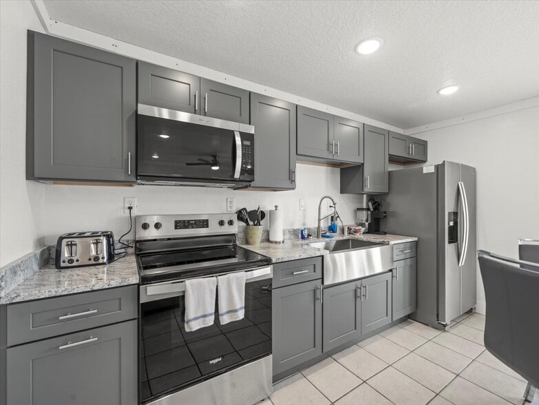 More Photos Of 4291 Shoal Line Blvd, Spring Hill Hotel For Sale