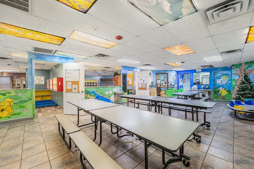 More Photos Of 3421 E Walnut St, Pearland Daycare Center For Sale