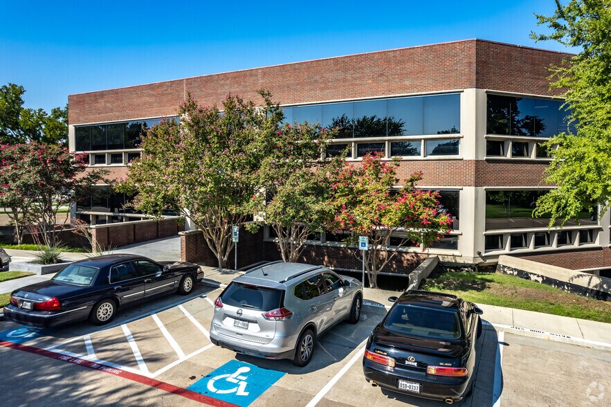 More Photos Of 6009 Belt Line Rd, Dallas Unknown For Lease