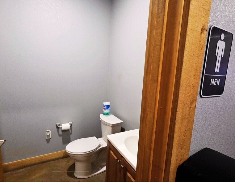 More Photos Of 1003 E County Road 140, Midland Industrial For Lease