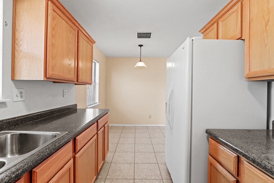 More Photos Of 5200 Doniphan Dr, El Paso Bar For Sale