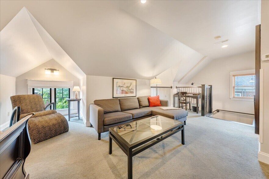 More Photos Of 1526 Franklin Rd SW, Roanoke Hospitality For Sale