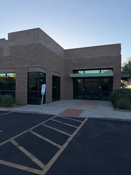 More Photos Of 4505 E Broadway Rd, Phoenix Light Manufacturing For Sale