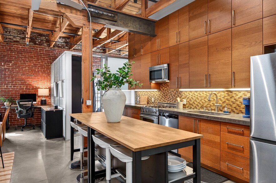 More Photos Of 1725 14th St, Sacramento Office For Sale