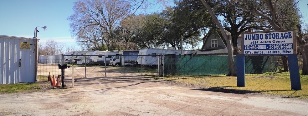 More Photos Of 4931 Allen Genoa Rd, Pasadena Self Storage For Sale