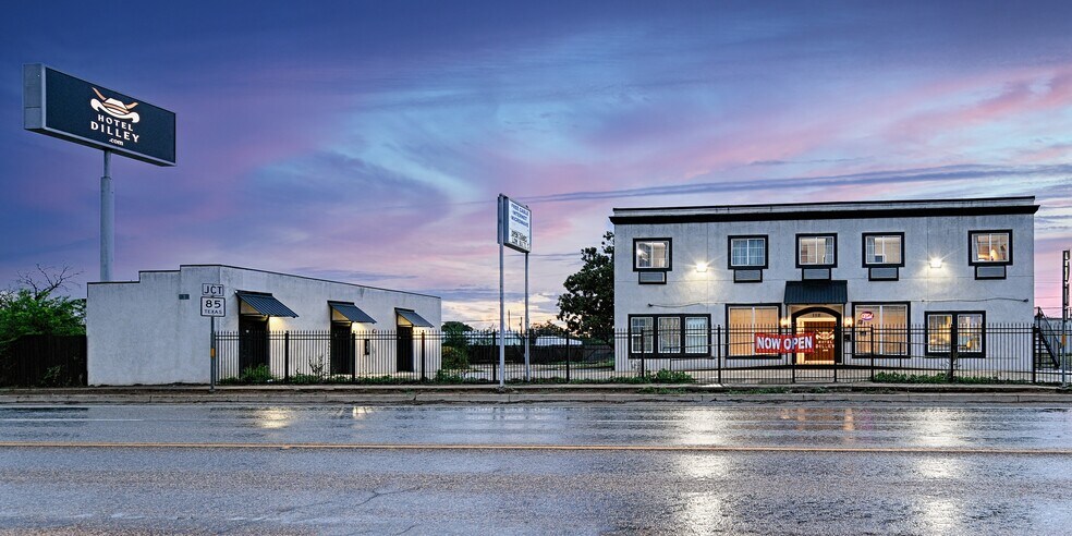 More Photos Of 110 S Main, Dilley Hotel For Sale
