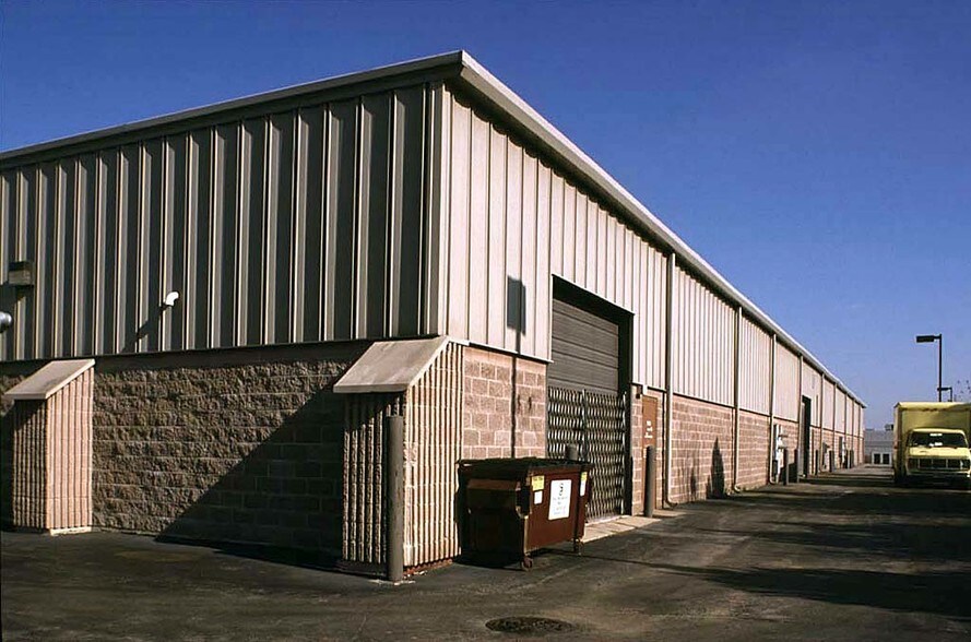 More Photos Of 825 W 75th St, Willowbrook Light Manufacturing For Sale