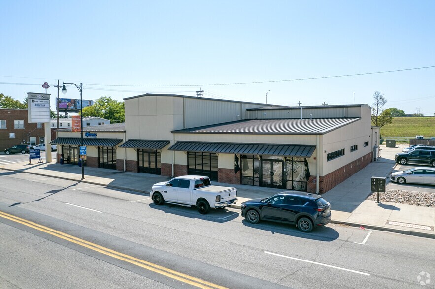 More Photos Of 3957 S State Highway 97, Sand Springs Storefront Retail Office For Lease
