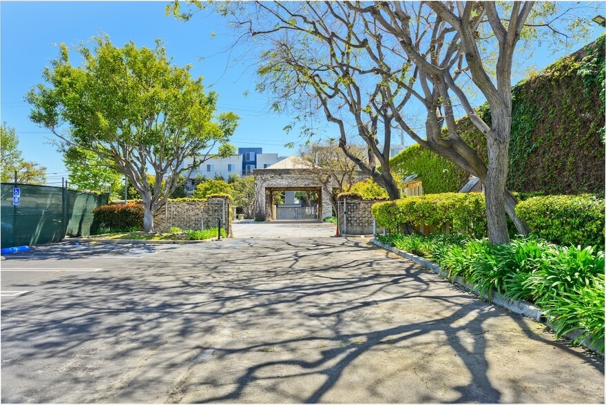 More Photos Of 12575 Beatrice St, Los Angeles Flex For Lease