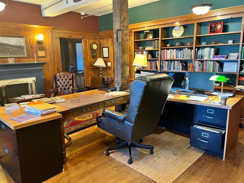 More Photos Of 381 New Rd, Brandon Freestanding For Lease