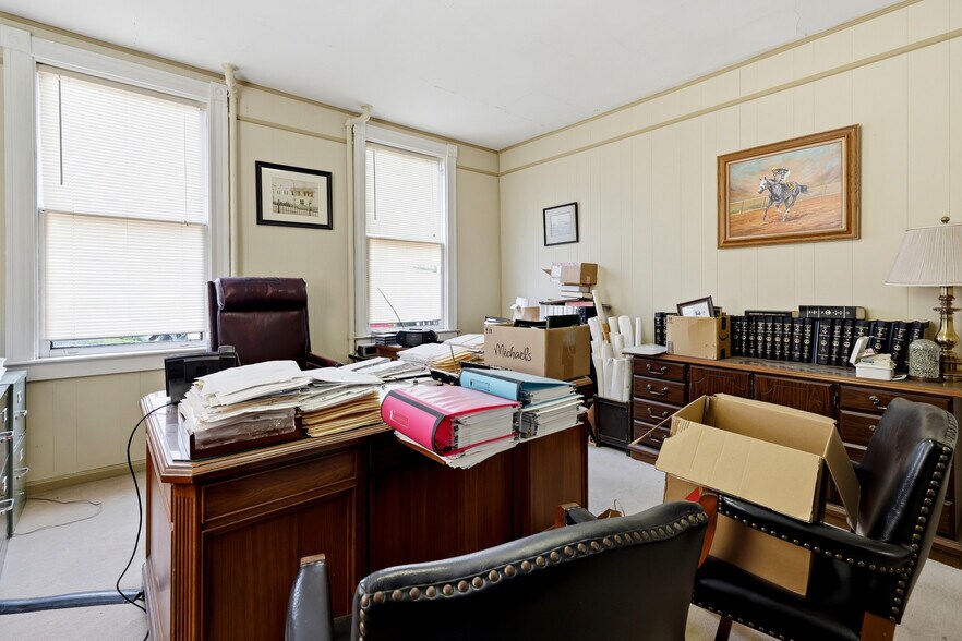 More Photos Of 3 E Market St, Leesburg Office For Sale