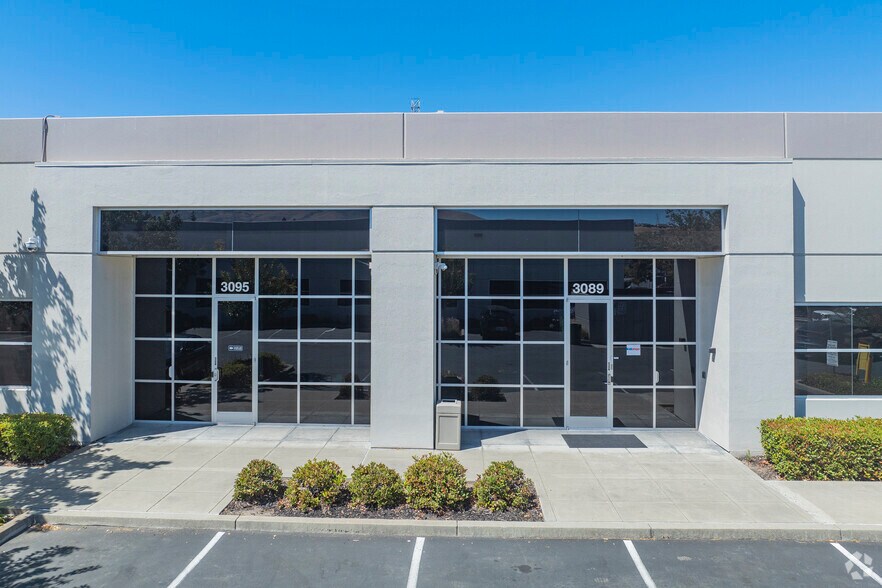 More Photos Of 3089-3113 Skyway Ct, Fremont Research And Development For Lease