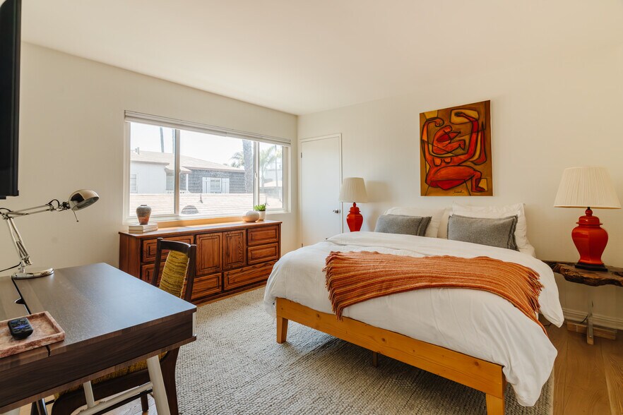 More Photos Of 40 18th Ave, Venice Apartments For Sale